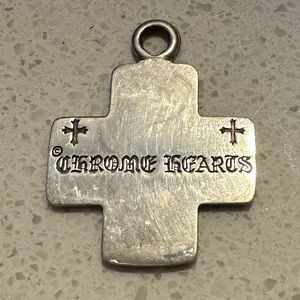 CHROME HEARTS CROSS PENDANT
